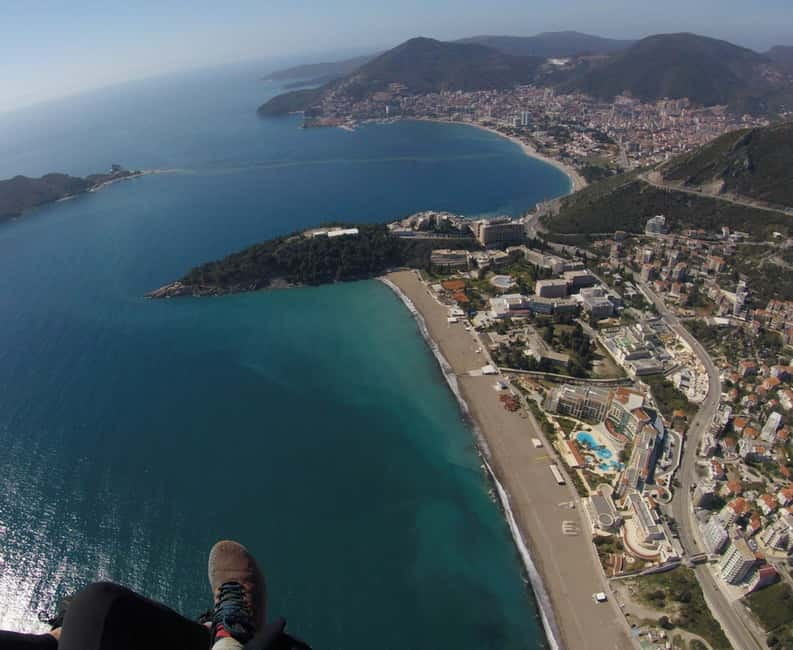 Tandem Paragliding in Budva with Expert Pilots/All-inclusive - Your first few steps into the air