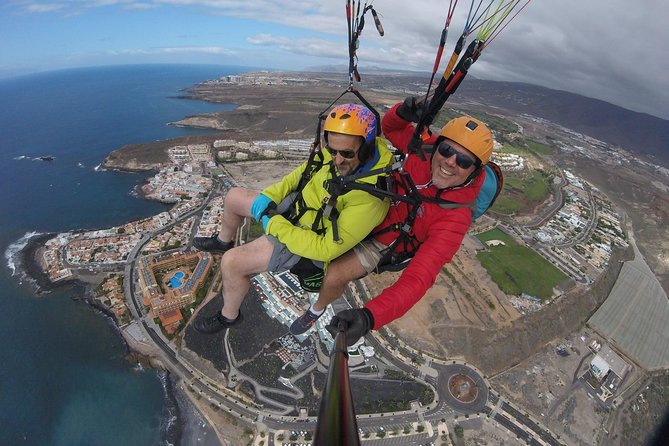 Tandem paragliding in Tenerife - Landing with the same careful approach