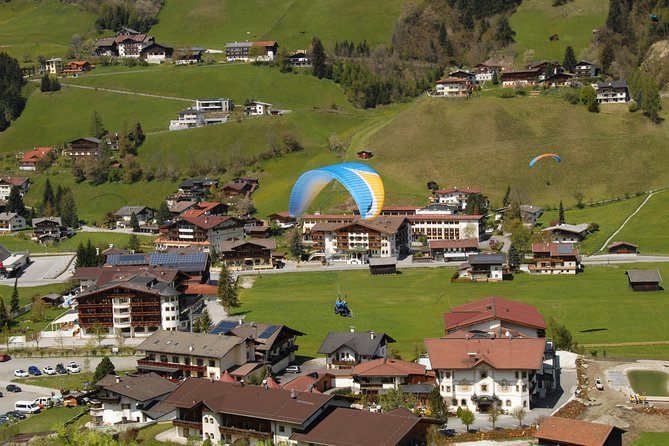 Tandem paragliding in the Stubai Valley near Innsbruck - Photos, video, and the memory of the flight