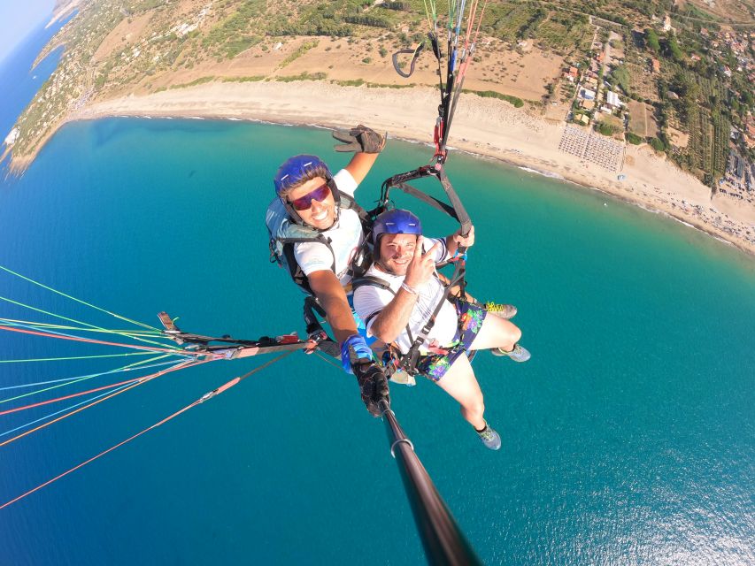 Taormina: Paragliding Tour with Instructor and GoPro Video - What the landing on the beach is like