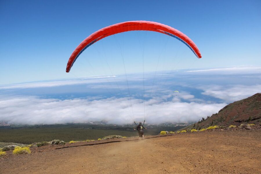 Tenerife: Acrobatic Paragliding Tandem Flight - Getting ready for takeoff