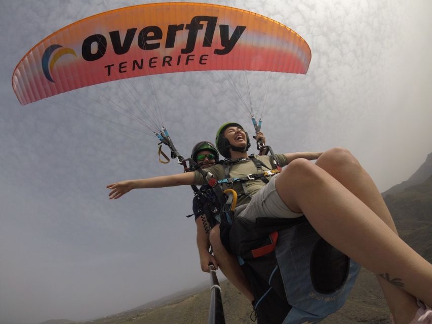 Tenerife: Acrobatic Paragliding Tandem Flight - The acrobatic finish