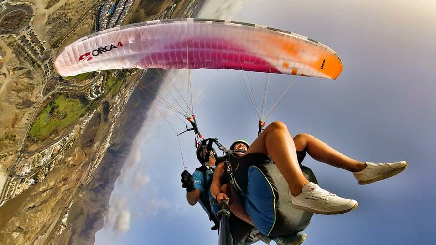 Tenerife: Tandem Paragliding Flight with Pickup - Who should book this flight?