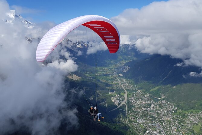 Two-seater paragliding flight in Chamonix - Taking off with Mont Blanc ahead