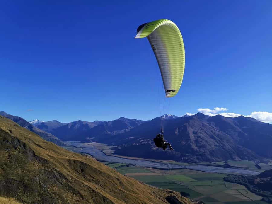 Wanaka: Tandem Paragliding Experience - A short flight with a very large view