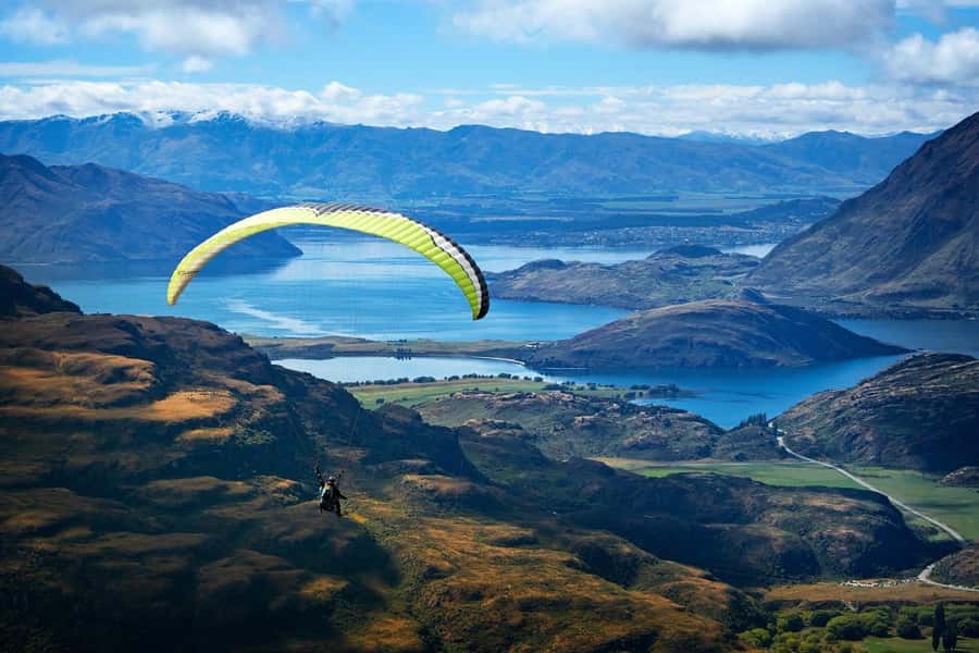 Wanaka: Tandem Paragliding Experience - The 10-minute ride to Pub Corner