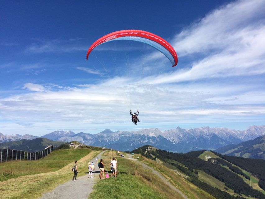 Zell am See: Schmittenhöhe Tandem Paragliding Flight - A short briefing before the Schmittenhöhe launch