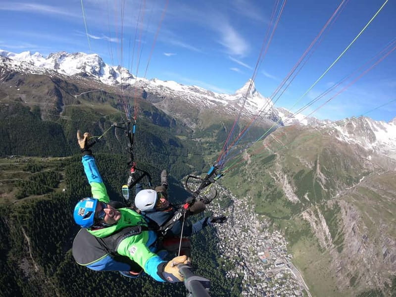 Zermatt: Tandem Paragliding Flight - Best Matterhorn Views - A short safety briefing beside the Matterhorn
