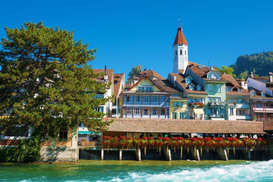 Zurich: Day trip to Interlaken incl. tandem paragliding - The morning bus ride from Zurich